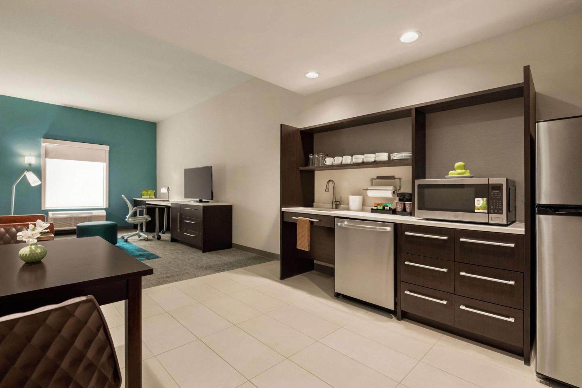 One-Bedroom King Suite - Non-Smoking